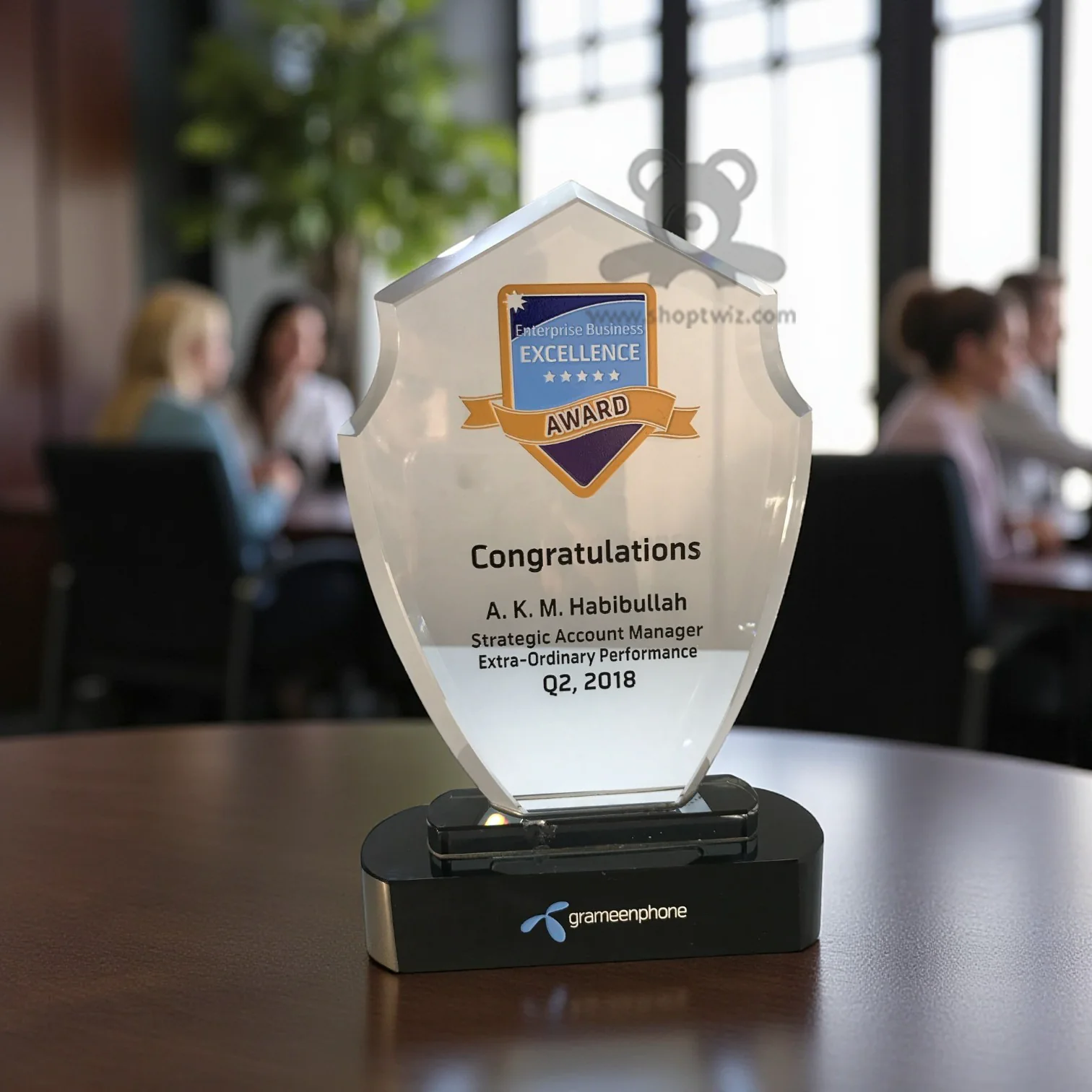 ShopTwiz Customized Crystal Trophy – Personalized Logo & Name Corporate Gift - Image 3